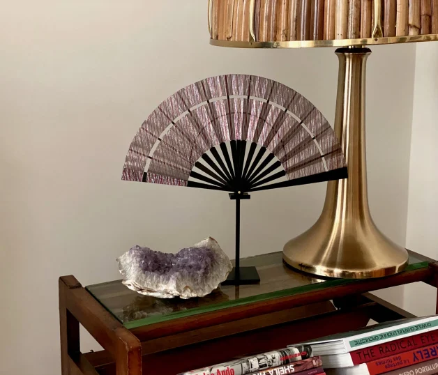 Éventail Cabriolet Nouvelle Fantaisie en lurex et ébène © Léa Dassonville pour Duvelleroy