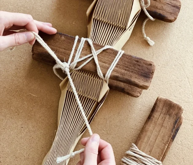 Dans les ateliers de la Maison Lognon, pour les éventails Marvin M'Toumo x Maison Lognon x Duvelleroy, 2023 © Duvelleroy