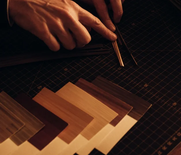Marqueterie de paille pour l'éventail Mandarin Oriental Lutetia Paris, 2025 © Agence Pancake