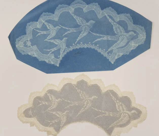 Exemples de bleus de dentelle conservés dans les archives Duvelleroy © Duvelleroy