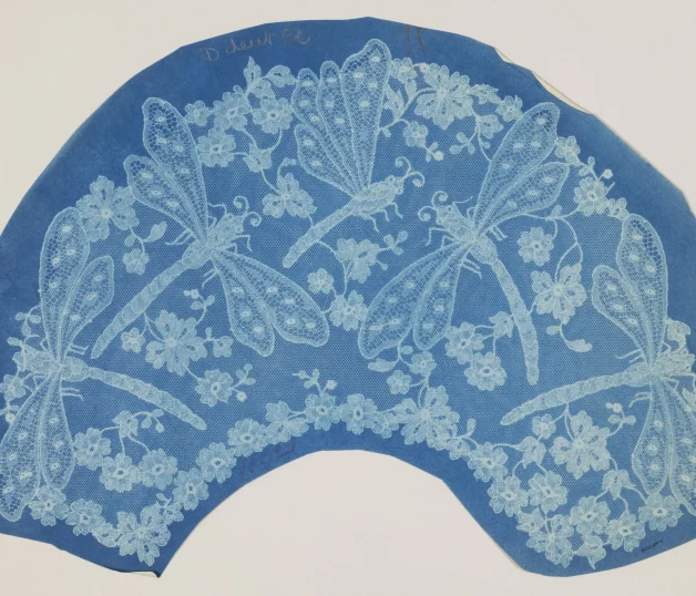 Exemples de bleus de dentelle conservés dans les archives Duvelleroy © Duvelleroy